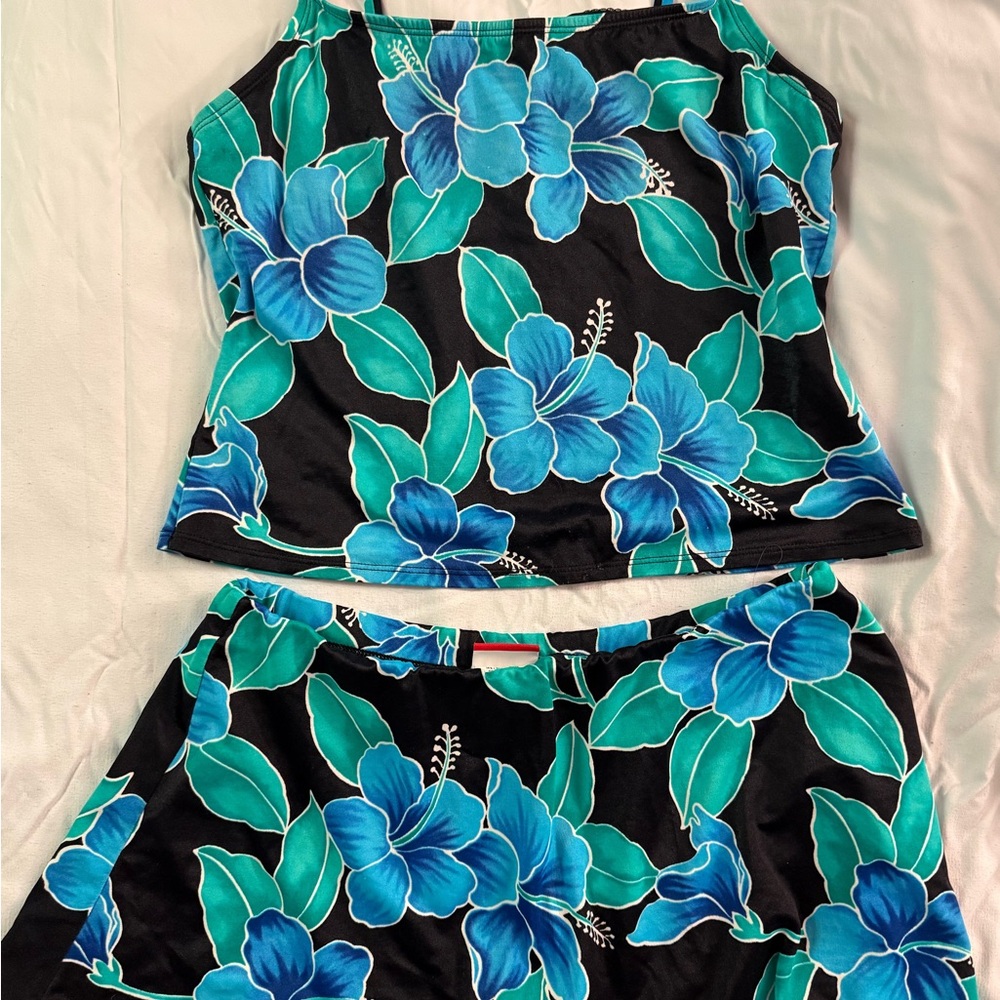 Floral Two-Piece Tankini Set with Blue and Green Hibiscus - Picture 5 of 5